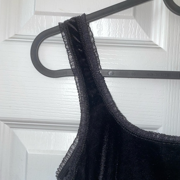 VELVET LACE TRIM TANK - Picture 3 of 5